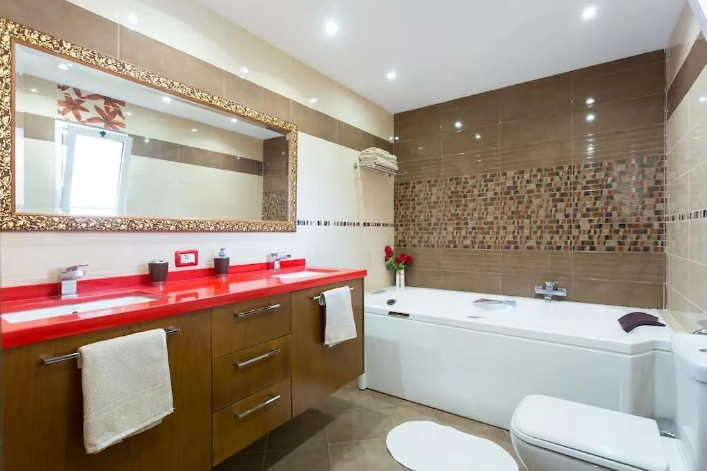 Villa Blanca Tenerife - Private Rooms - Terrace And Bbq, 5 Minutes From The Beach And Airport San Isidro  0*, San Isidro (Tenerife) Ισπανία